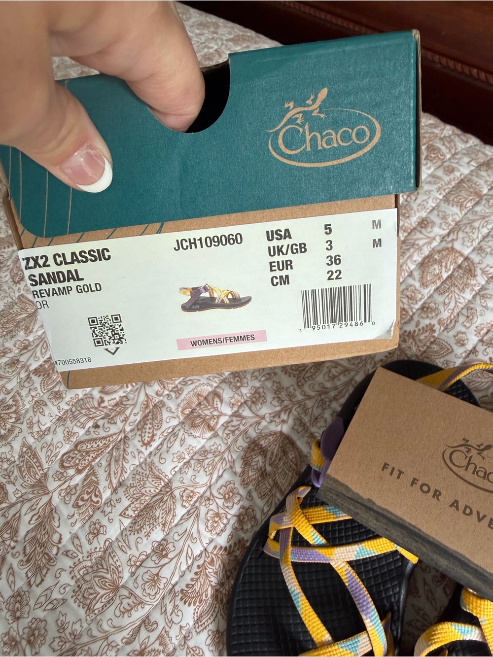 Chaco Women’s Strappy Sandals in Black, Yellow & Lavender new size 5 - Picture 5 of 5